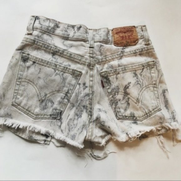 Levi's Pants - Marble Levi’s distressed cutoffs (25)